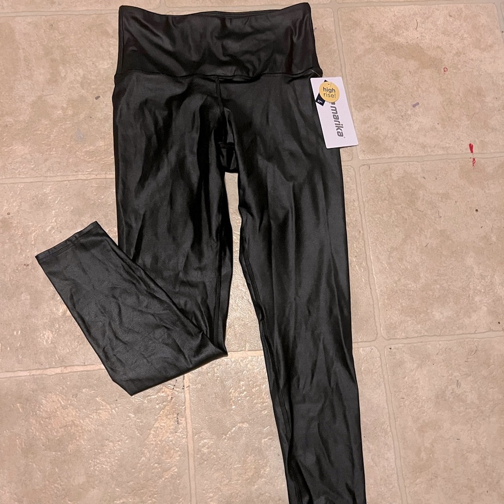 Black high rise leggings MUST HAVE.